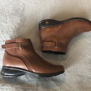 Easy Spirit Tale Leather Bootie 8W